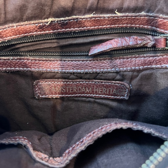 Beautifully Distressed Leather Shoulder Bag - Picture 11 of 12